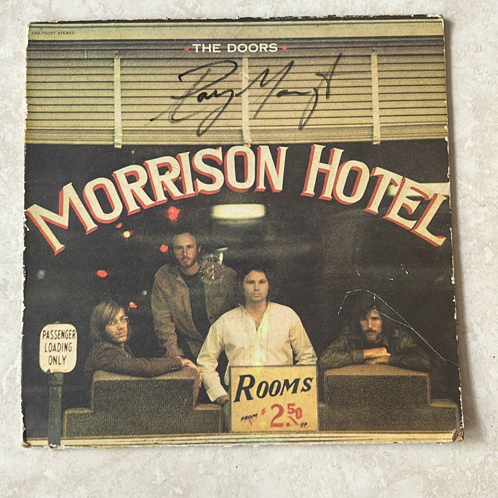 DOORS ORIGINAL VINYL MORRISON HOTEL - Cracked vinyl signed by Ray Manzarek!